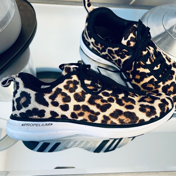 APL (Athletic Propulsion Labs) Iconic Pro Leopard-print Calf Hair Sneakers - Picture 3 of 9